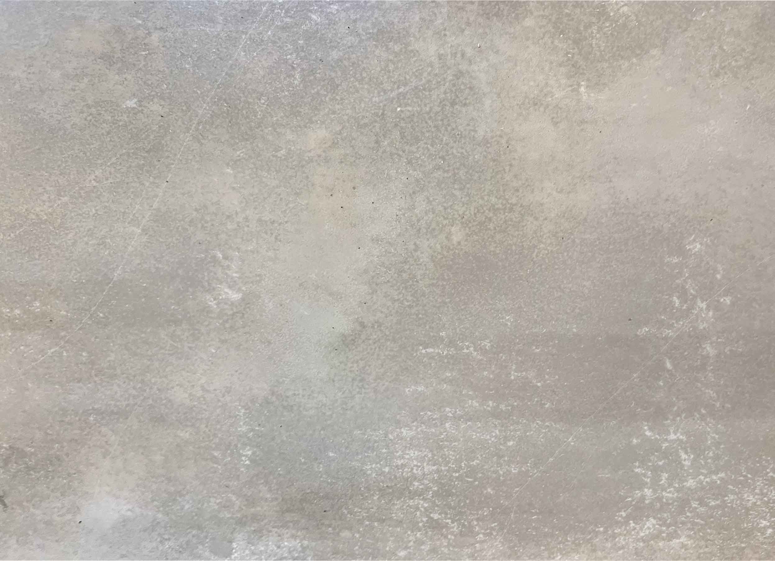 회색, 푸른색, 회갈색 등 오묘한 색들이 섞여있다. 불규칙한 밝은 색의 얼룩이 전체적으로 있다.